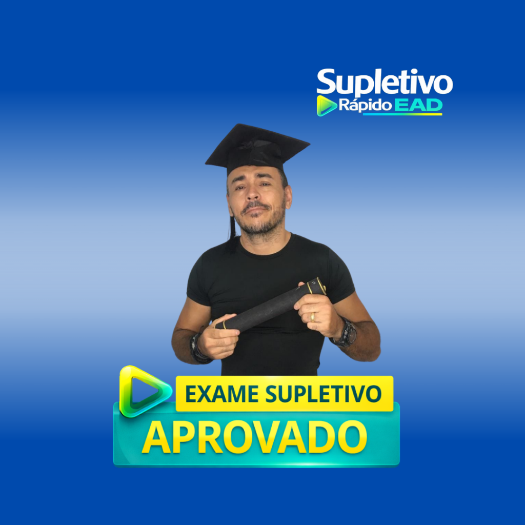 Aluno formada no ensino médio pelo Supletivo Rápido EAD segurando certificado de conclusão.