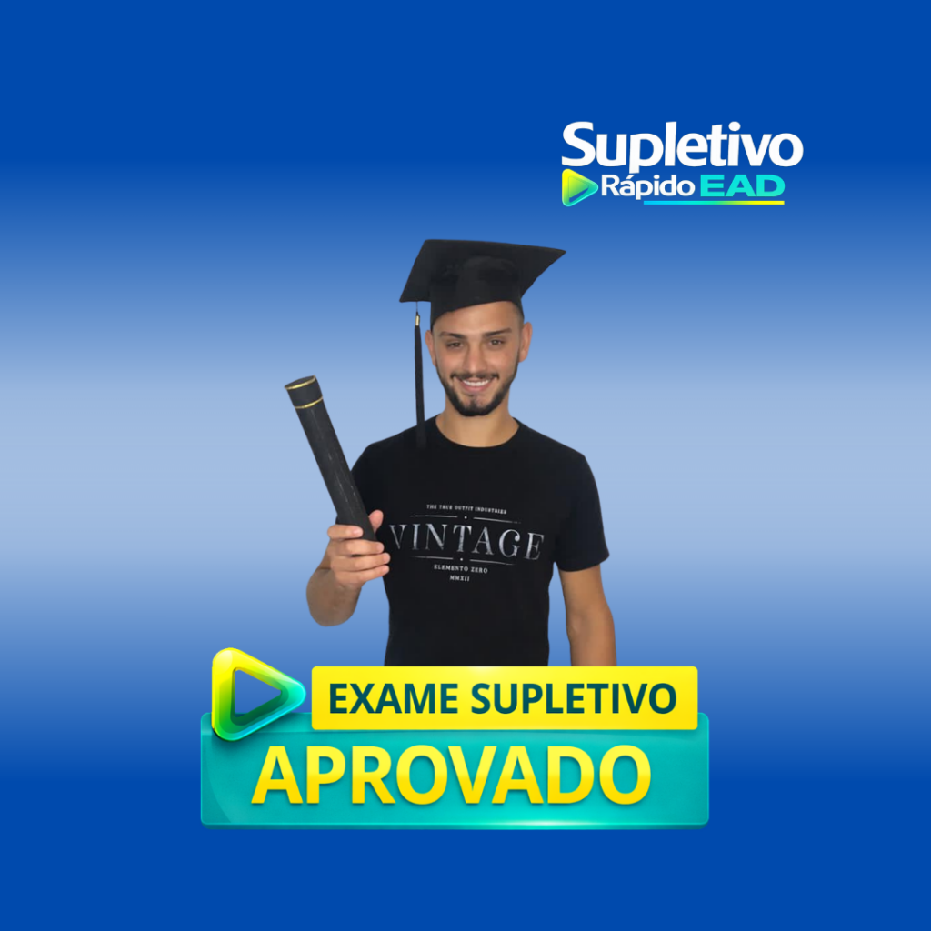 Aluno formada no ensino médio pelo Supletivo Rápido EAD segurando certificado de conclusão.