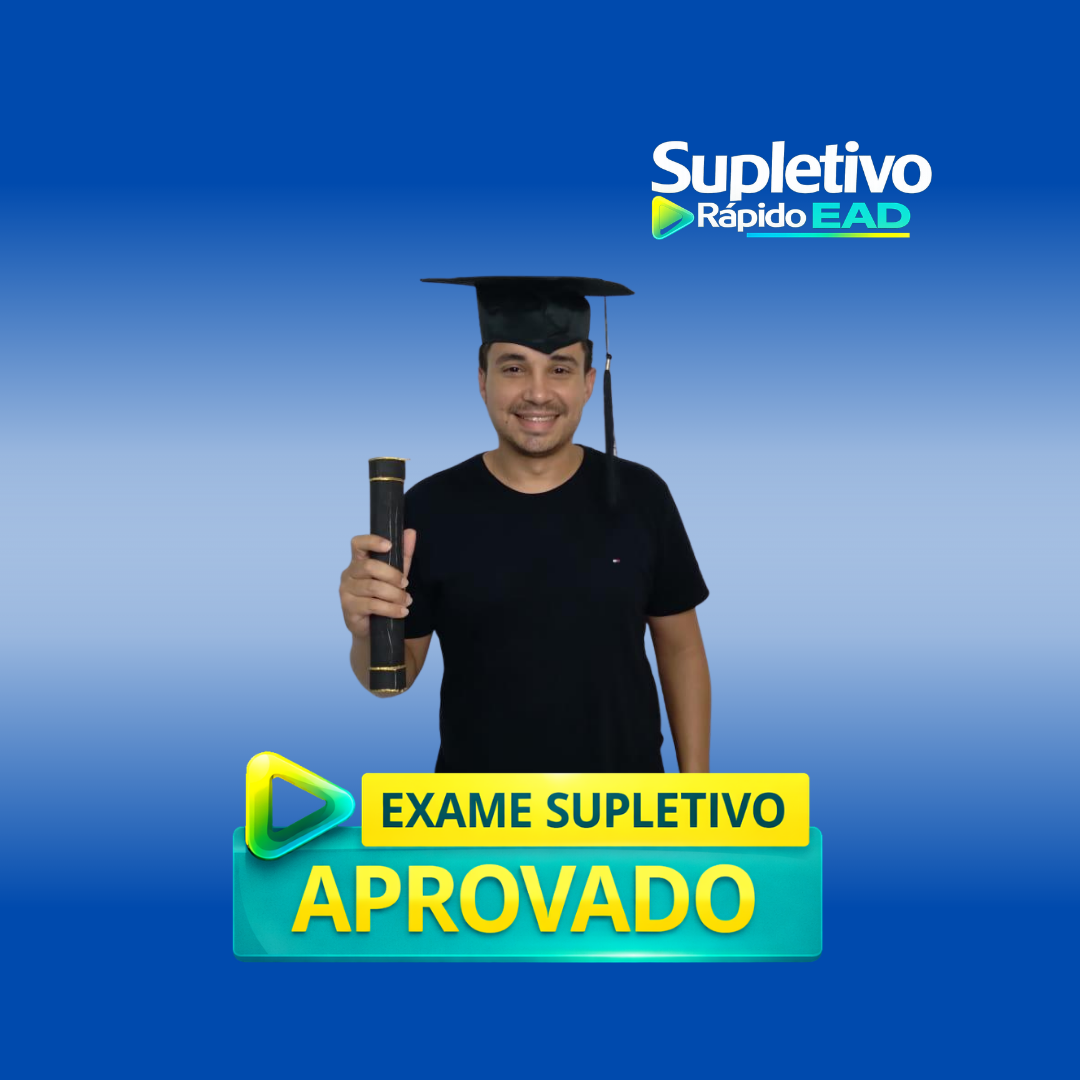 Aluno formada no ensino médio pelo Supletivo Rápido EAD segurando certificado de conclusão.