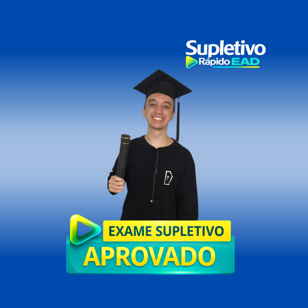 Aluno formada no ensino médio pelo Supletivo Rápido EAD segurando certificado de conclusão.