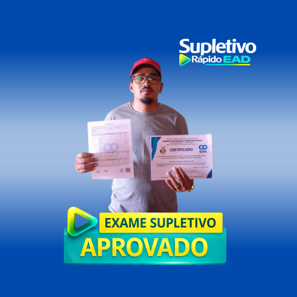 Aluna formada no ensino médio pelo Supletivo Rápido EAD segurando certificado de conclusão.