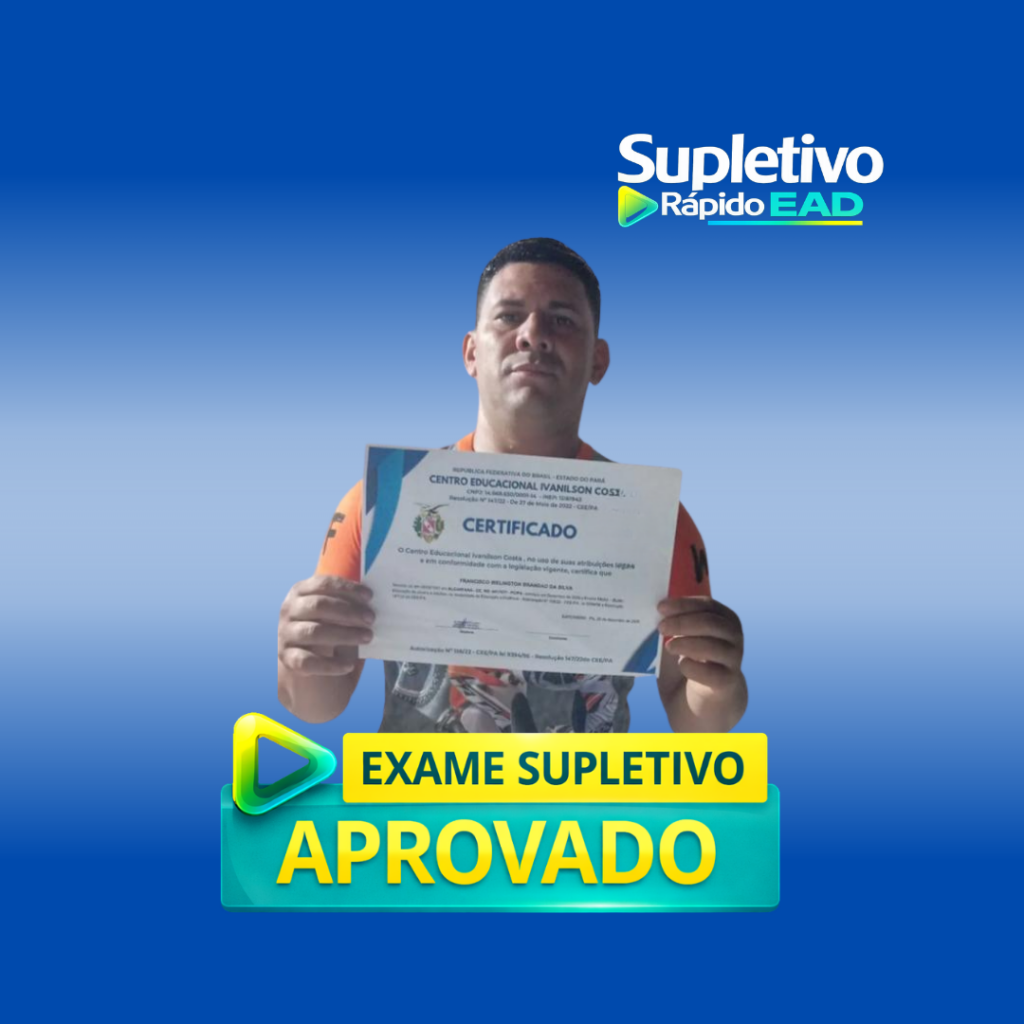 Aluna formada no ensino médio pelo Supletivo Rápido EAD segurando certificado de conclusão.