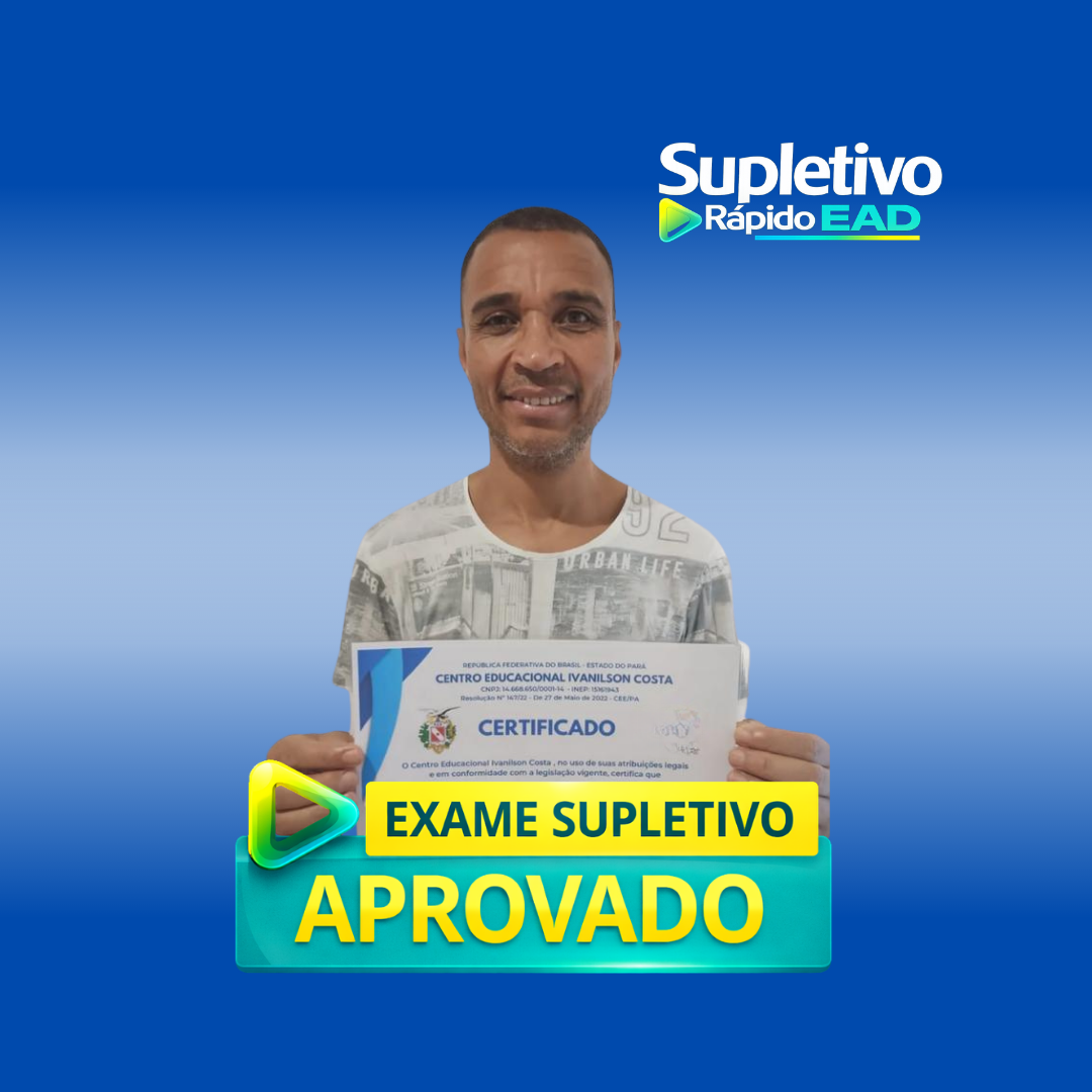 Aluna formada no ensino médio pelo Supletivo Rápido EAD segurando certificado de conclusão.