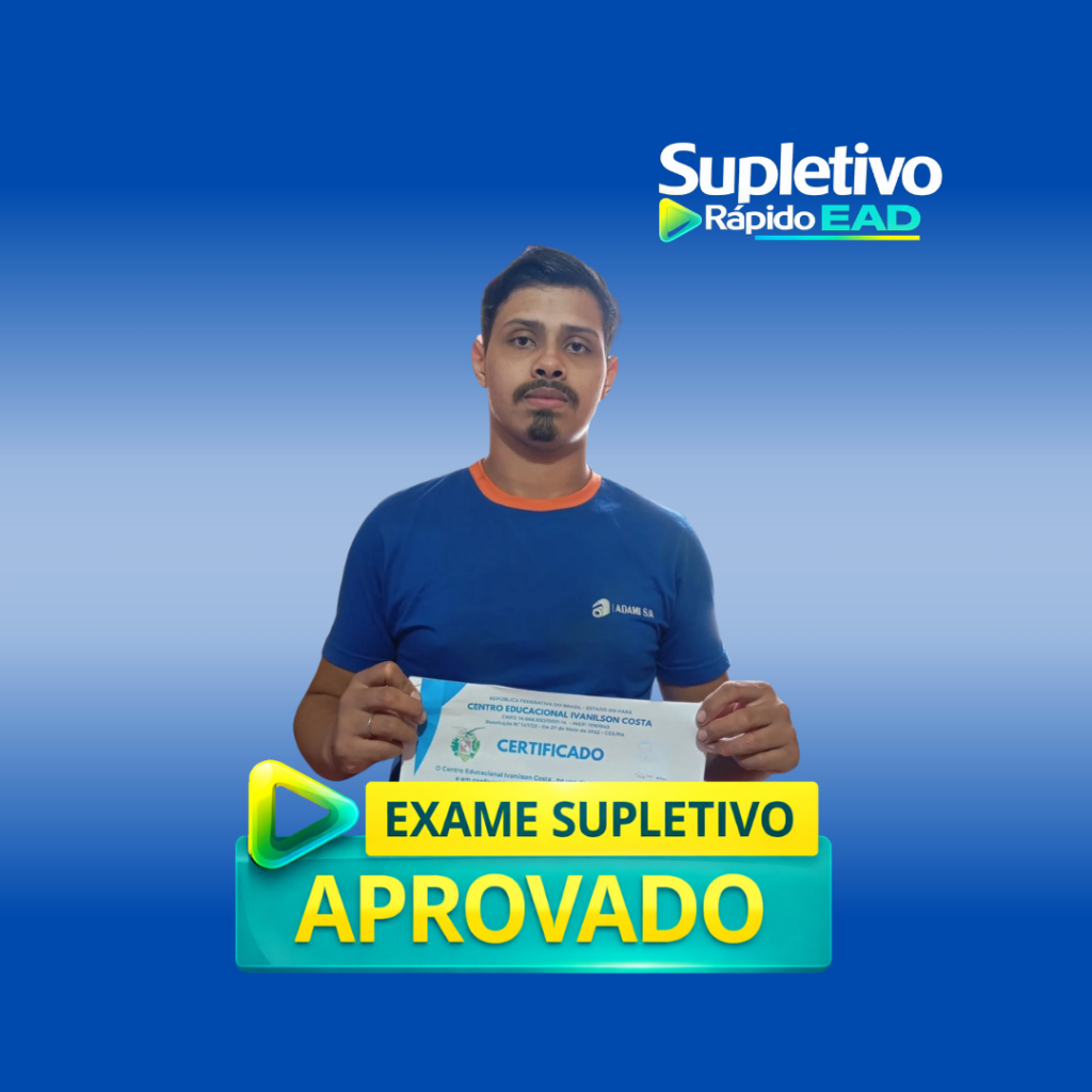 Aluna formada no ensino médio pelo Supletivo Rápido EAD segurando certificado de conclusão.